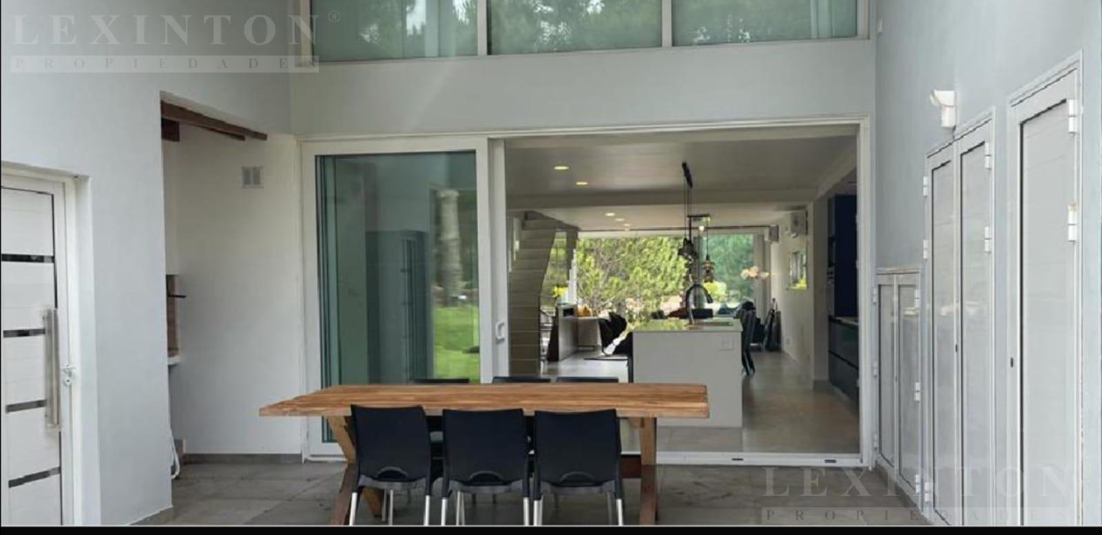 6564571_5967820367914813445175743160637079533895257308197946955137953911749341307778