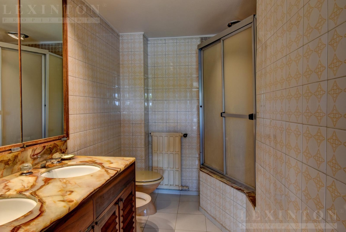 6589552_10397019075141801131326755782393671022479950678513929774293052712273932255295