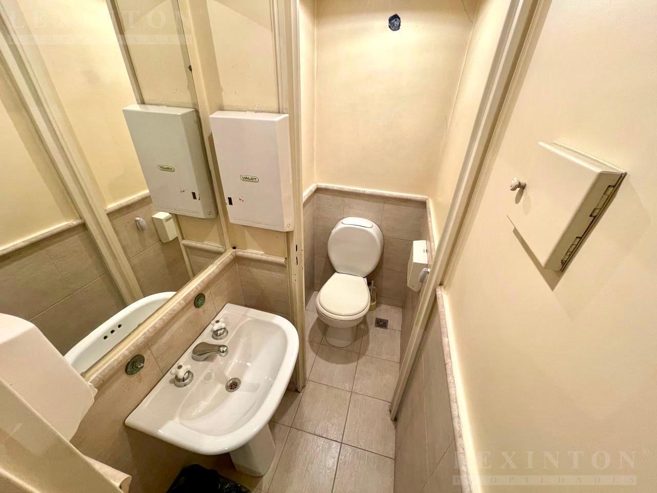 7043823_3160090149328450665923444803067869618929632116131195909911094049347453127238