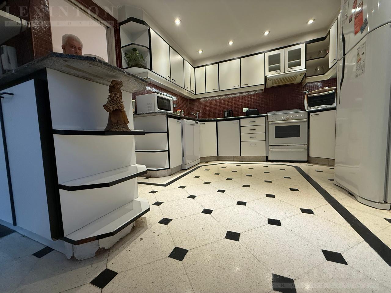 7330919_24679840738220851355373684359882579655871253741323342822094389562521093713591