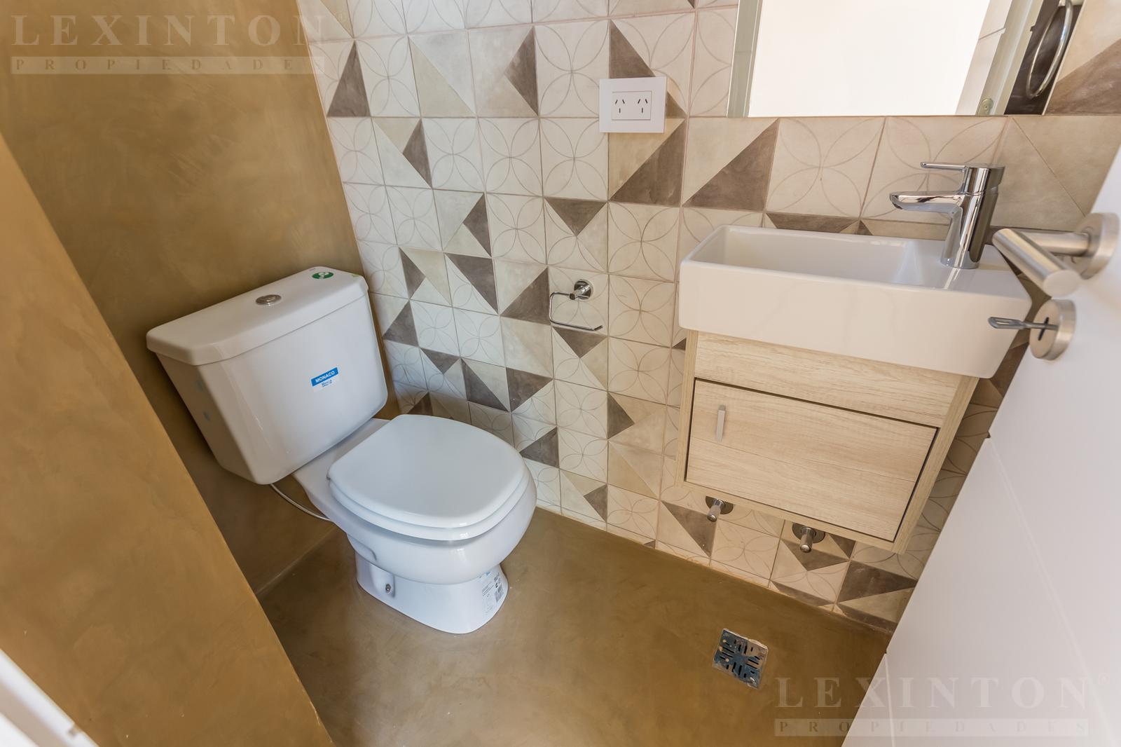 7066627_83058340826992065164884890855990131126356728066299042301706332419676994817753