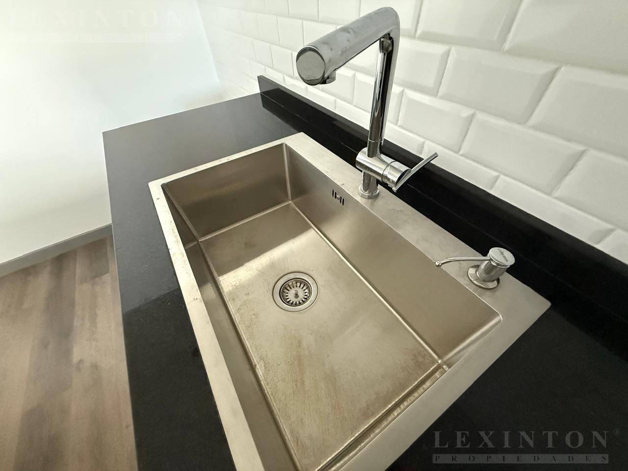 7249650_37234636216040071576448532962665305626885776580787079508245919626744832251557